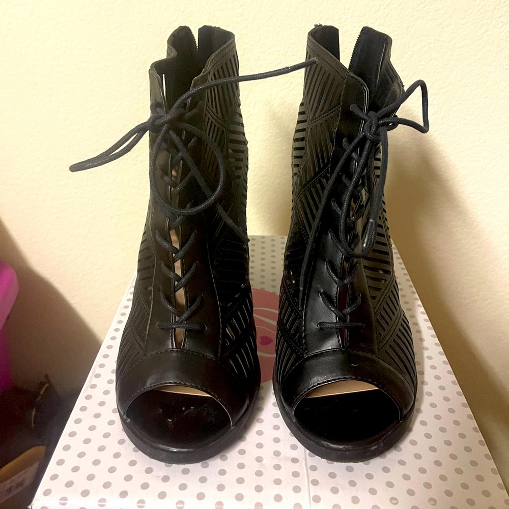Women Peep toe bootie